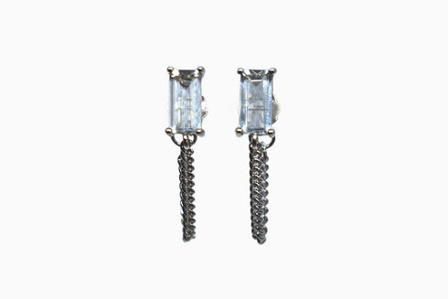 Ameya अमेय | Bergkristall | Ohrstecker mit Kette | Silber | Rhodiniert