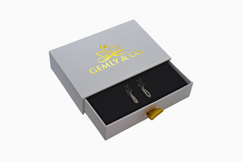 Ameya अमेय | Onyx | Ohrstecker mit Kette | Silber | Rhodiniert