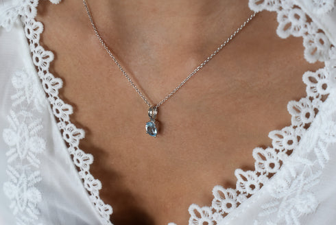 Divya दिव्या | Blauer Topas | Halskette | Silber | Rhodiniert