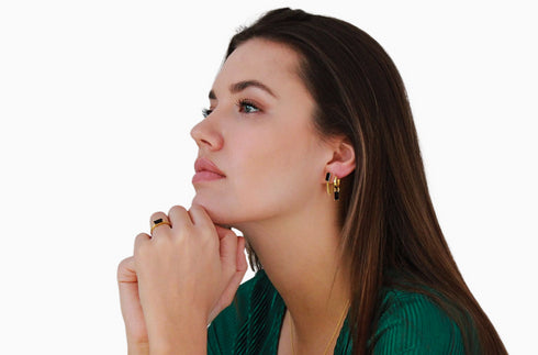 Ameya अमेय | Onyx | Ohrstecker mit Kette | 18K Vermeil Vergoldung